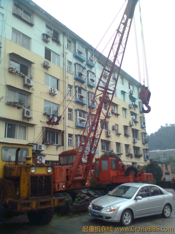 这是79年我开的第一台吊车16吨武汉产。