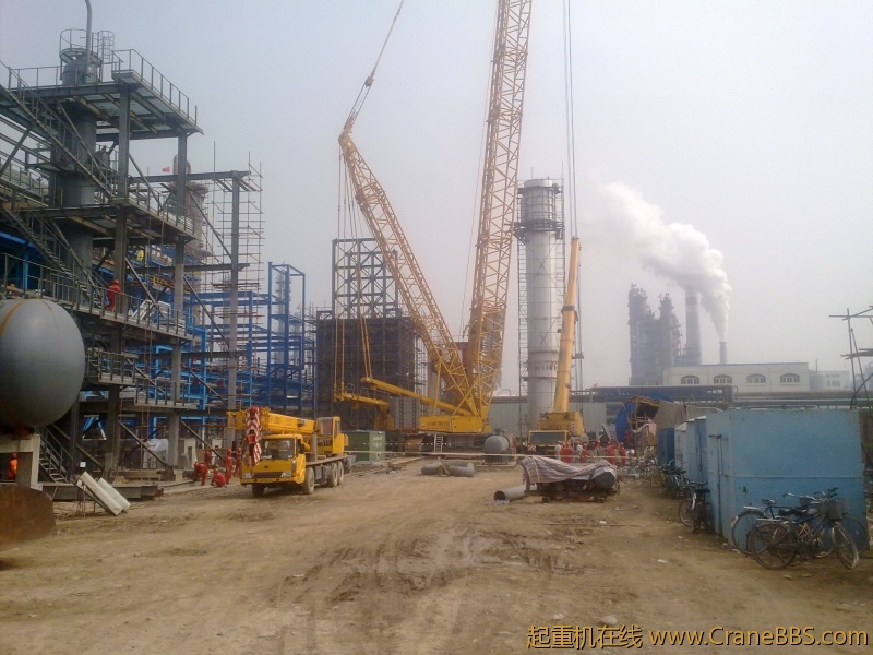 中油二建利勃海尔750和特雷克斯200吊八十米的烟囱的全过程