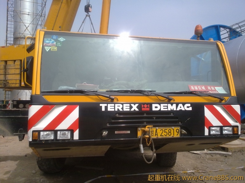 中油二建利勃海尔750和特雷克斯200吊八十米的烟囱的全过程