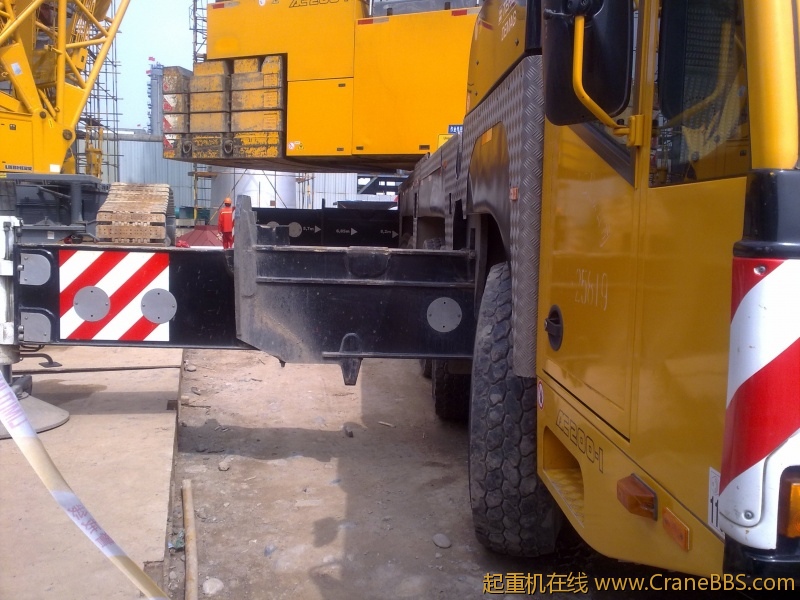 中油二建利勃海尔750和特雷克斯200吊八十米的烟囱的全过程