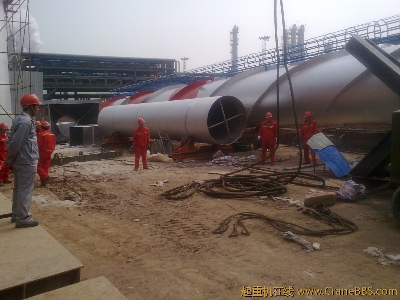 中油二建利勃海尔750和特雷克斯200吊八十米的烟囱的全过程
