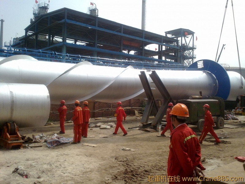 中油二建利勃海尔750和特雷克斯200吊八十米的烟囱的全过程