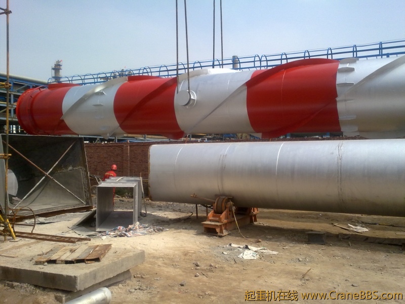中油二建利勃海尔750和特雷克斯200吊八十米的烟囱的全过程