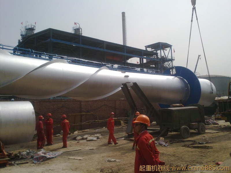 中油二建利勃海尔750和特雷克斯200吊八十米的烟囱的全过程