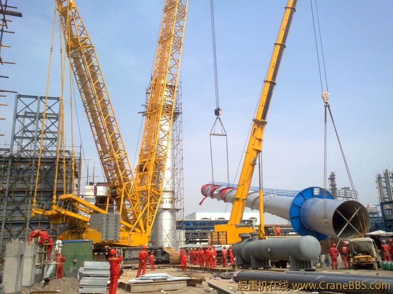 中油二建利勃海尔750和特雷克斯200吊八十米的烟囱的全过程