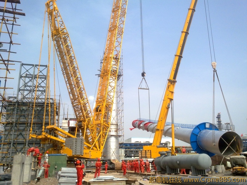 中油二建利勃海尔750和特雷克斯200吊八十米的烟囱的全过程