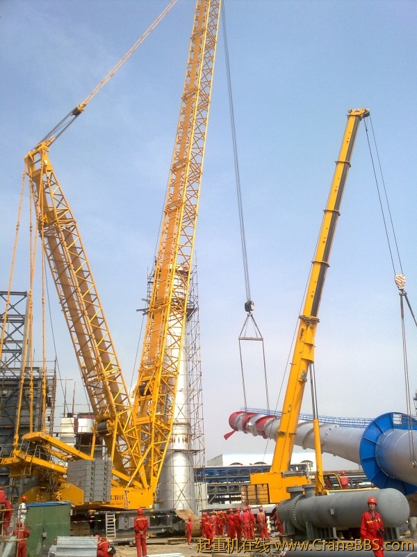 中油二建利勃海尔750和特雷克斯200吊八十米的烟囱的全过程