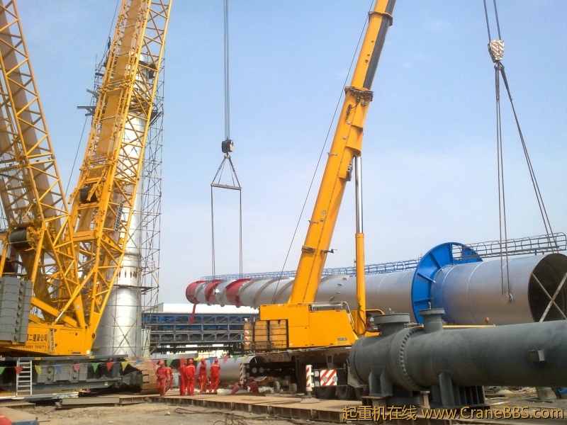 中油二建利勃海尔750和特雷克斯200吊八十米的烟囱的全过程