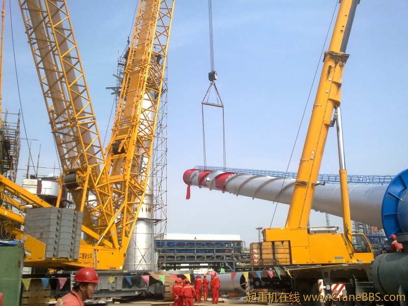 中油二建利勃海尔750和特雷克斯200吊八十米的烟囱的全过程