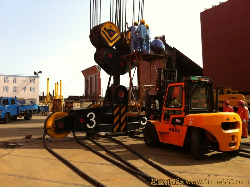 钩子比铲车还要大