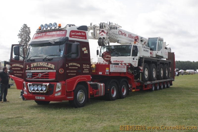 crane transport 07-4 Volvo_FH_of_J_Swingler_with_Faun_Crane_at_belvoir_2011.jpg