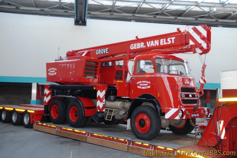 crane transport 1972 DAF AZ 1900 DT 6x6 with a Grove TM100C 12 tons hydraulic crane.JPG