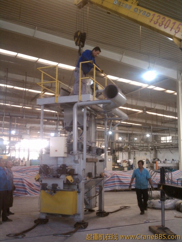 有一个步台阶。上去就好了。