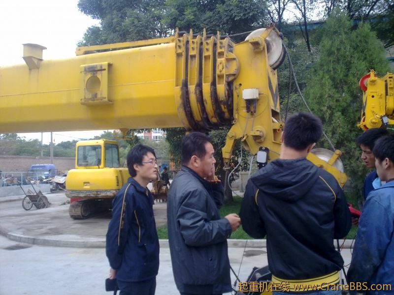 许多许多的徐工吊车