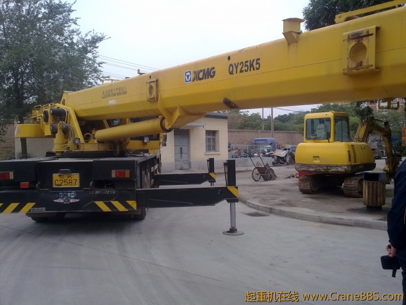 许多许多的徐工吊车