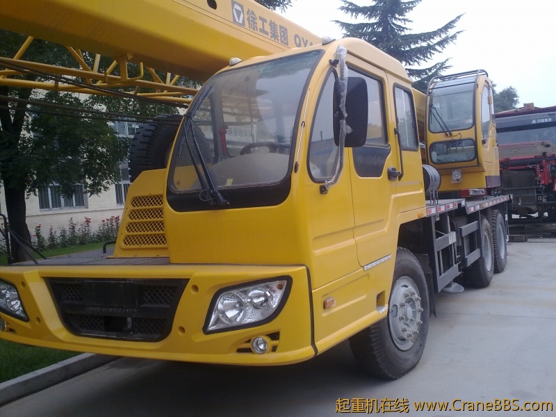 许多许多的徐工吊车