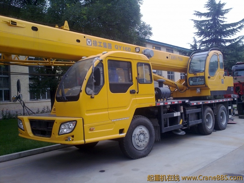 许多许多的徐工吊车