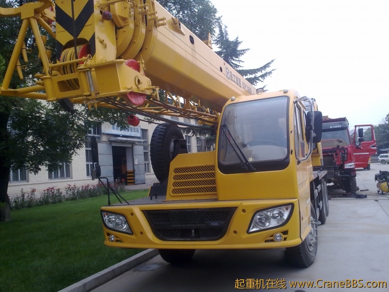 许多许多的徐工吊车