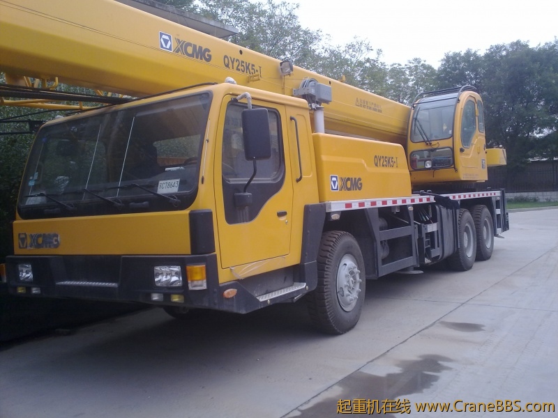 许多许多的徐工吊车