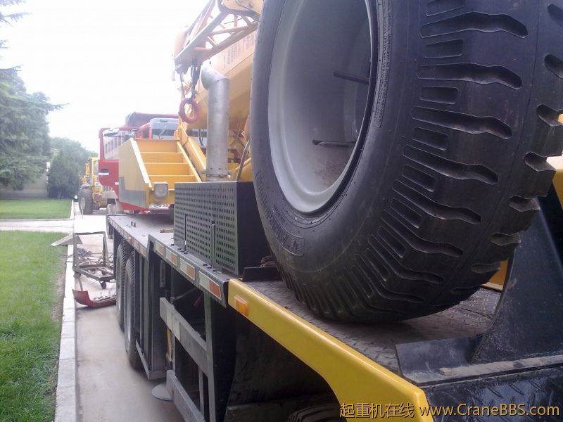 许多许多的徐工吊车