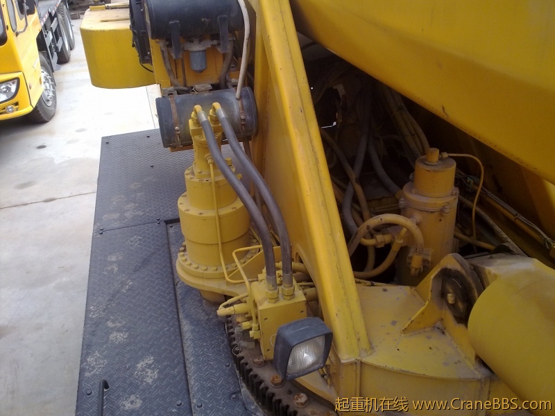 徐工70K减震是用的气囊减震