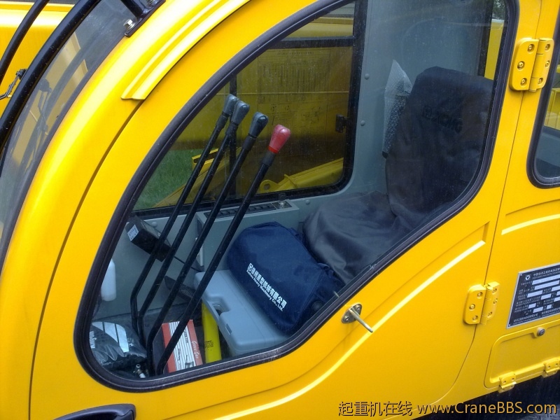 徐工70K减震是用的气囊减震