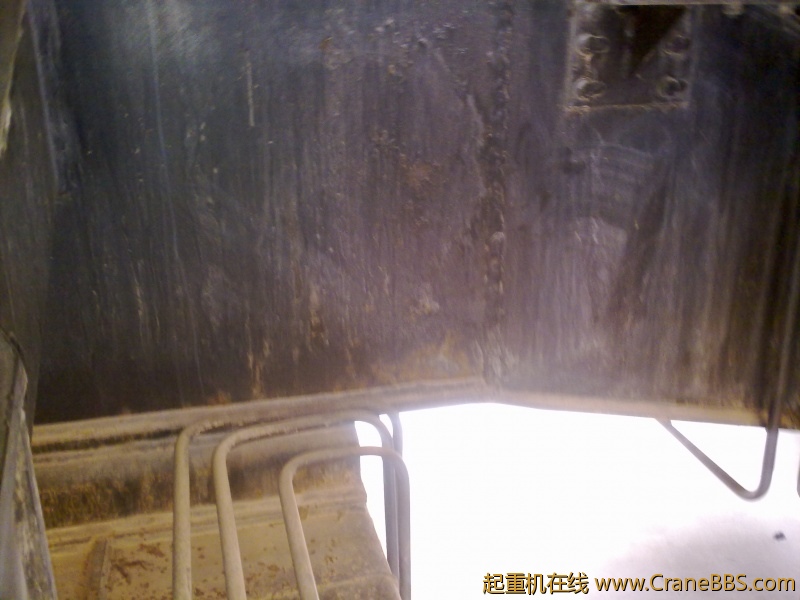 徐工70K减震是用的气囊减震