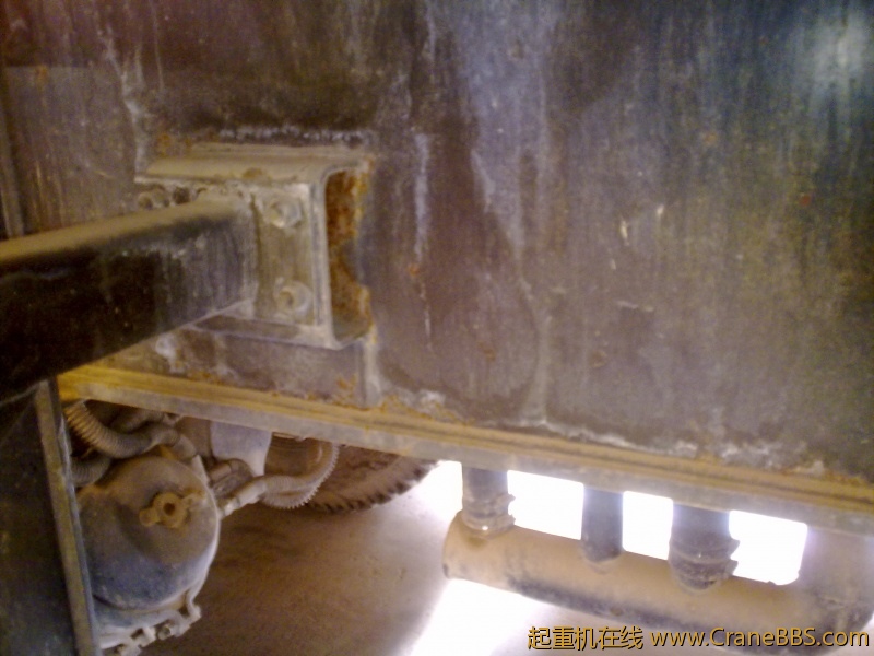 徐工70K减震是用的气囊减震