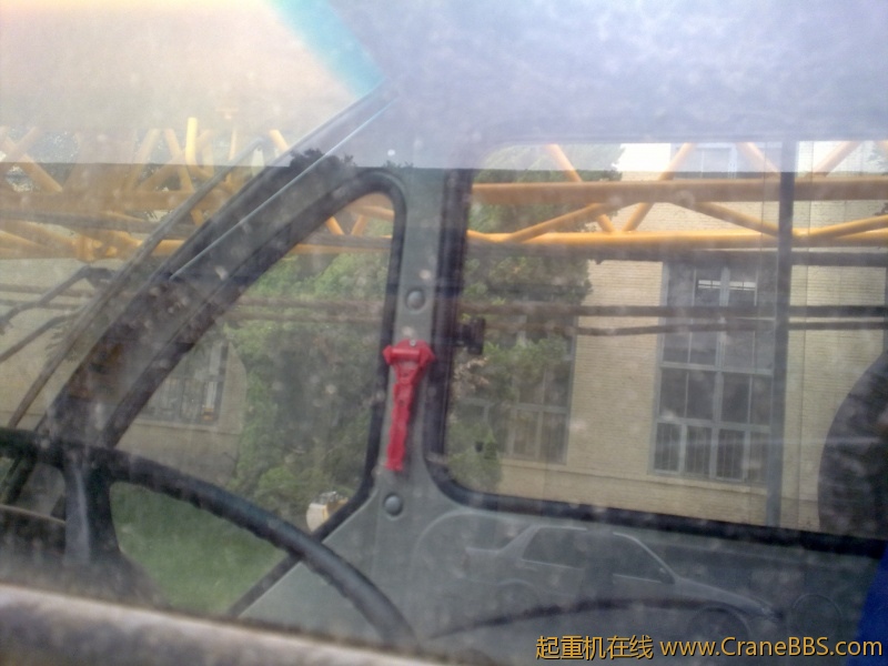 徐工70K减震是用的气囊减震