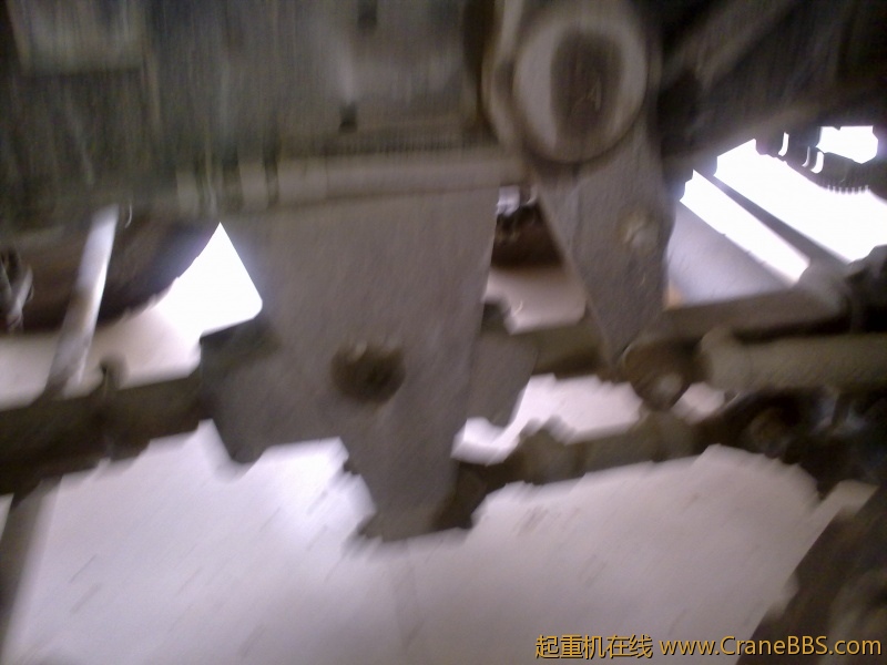 徐工70K减震是用的气囊减震