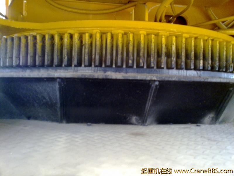 徐工70K减震是用的气囊减震