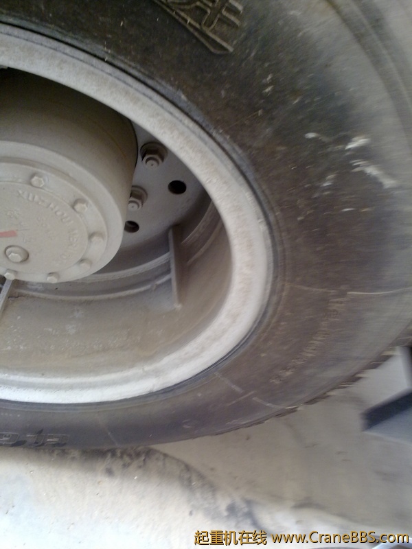 徐工70K减震是用的气囊减震