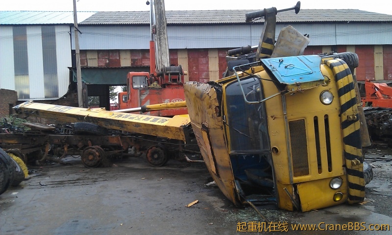 侧翻吊车,老12吨