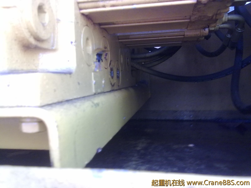 往里面数，第四个，就是那问题，好像是个小堵头，老掉