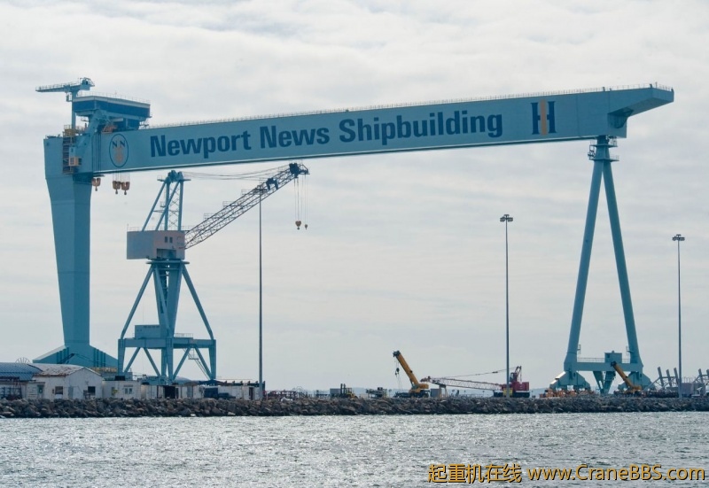 HII-Returns-Newport-News-Shipbuildings-Name-on-Its-Gantry-Crane.jpg