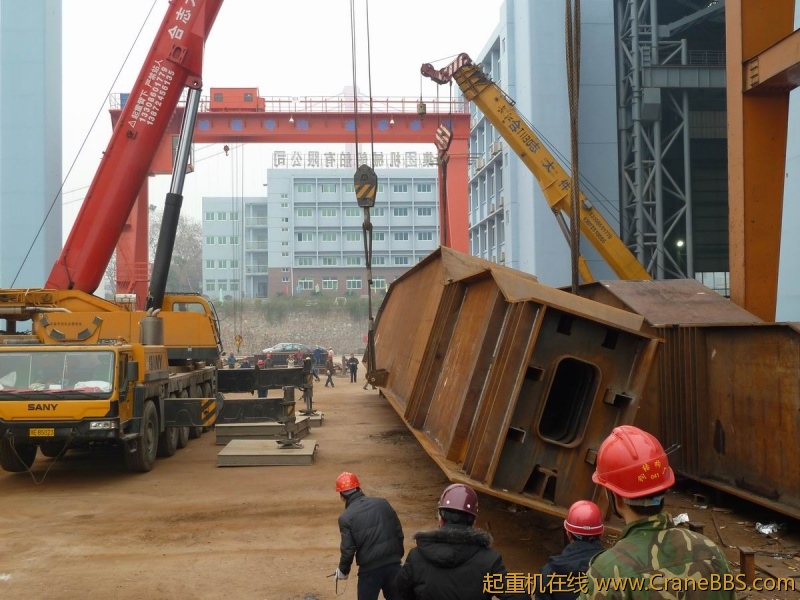 葛洲坝船厂100吨钢梁2.JPG