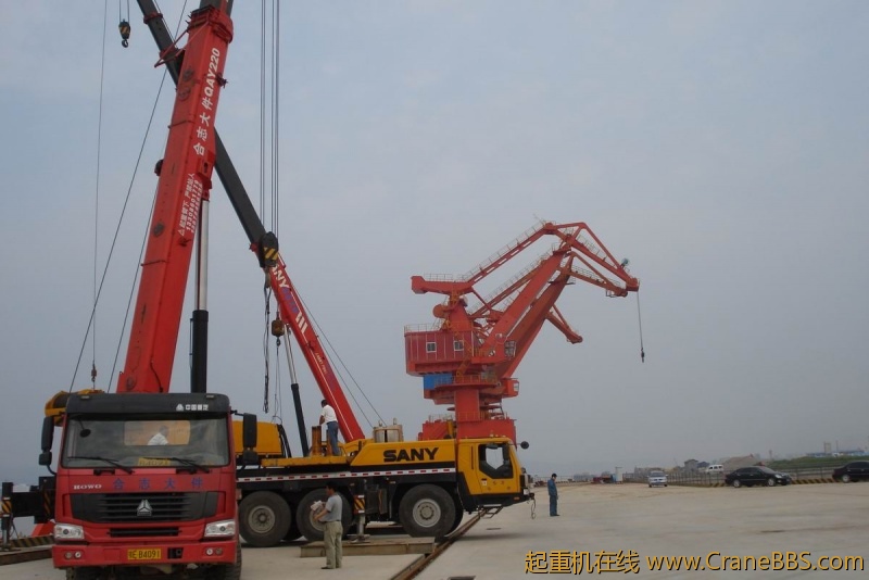 三峡全通港口吊安装.JPG