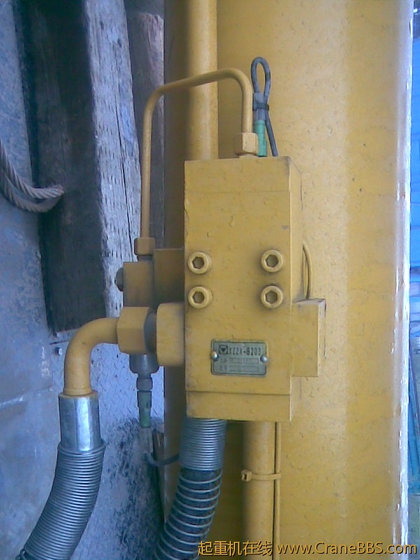 这个是我原来没换的平衡阀，跟20B一样的。这样的平衡阀用在K5上那叫个猛啊。这样的平衡阀是靠压力下放的。