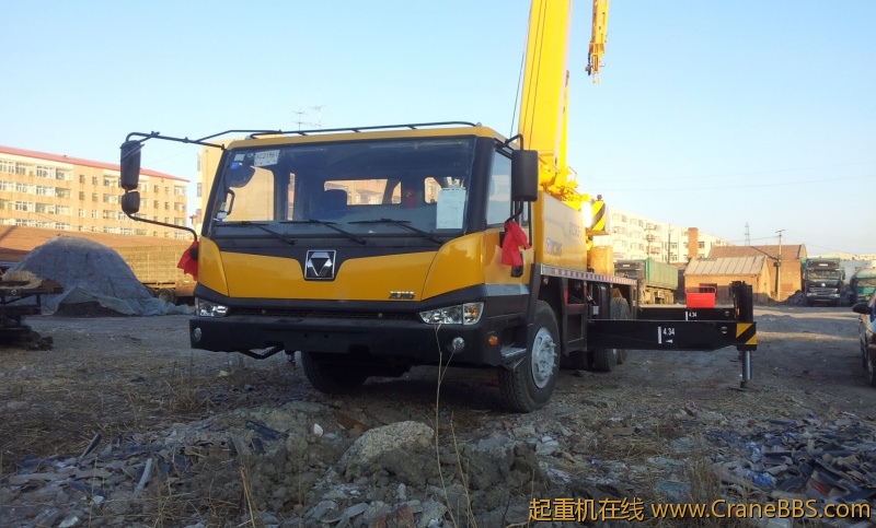 车头正中的徐工LOGO是不是很给力呢？