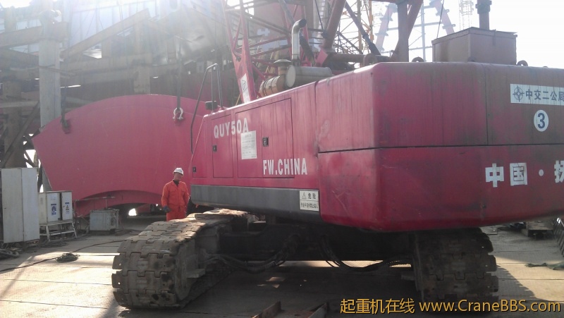 主塔的最后一节，船运，，然后放到施工平台上面