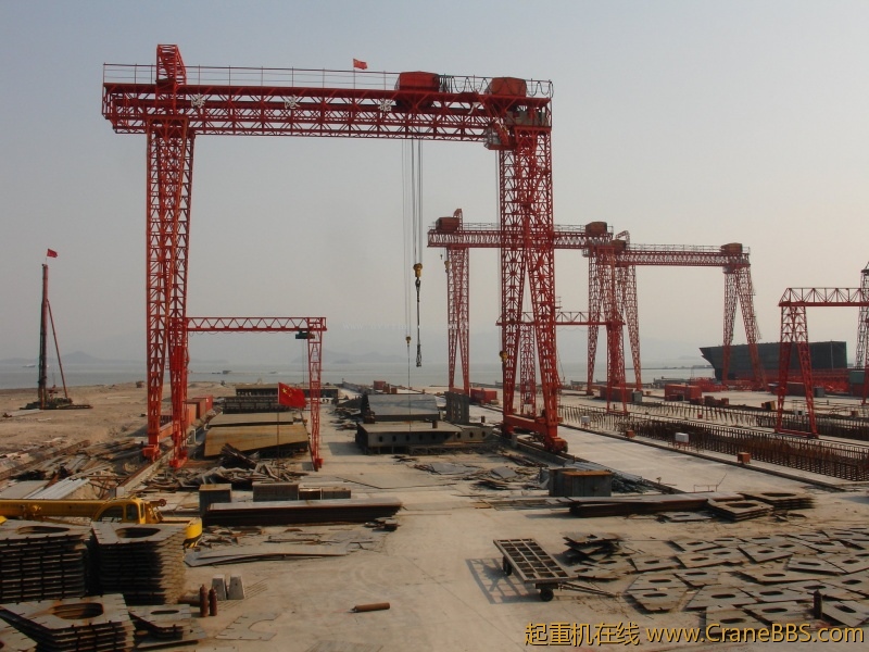 pl231817-custom_electric_shipyard_gantry_deck_crane.jpg