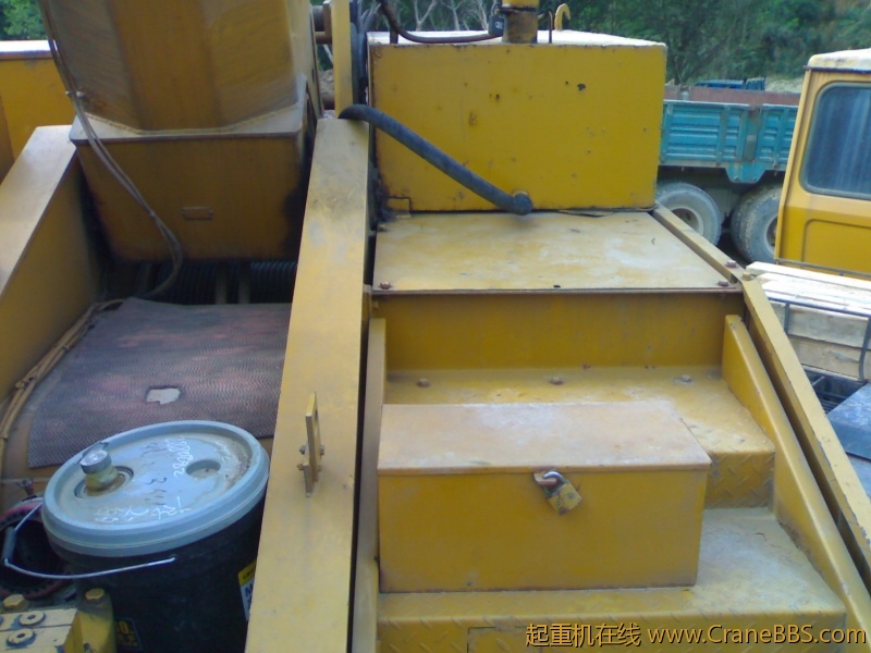 后做工具箱和副油箱