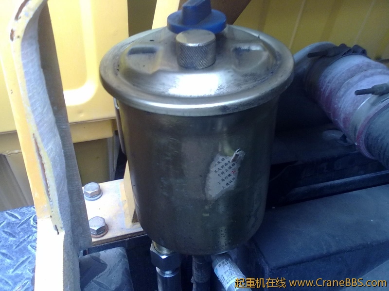 请问sf 这里加液压油呢 还是制动液 