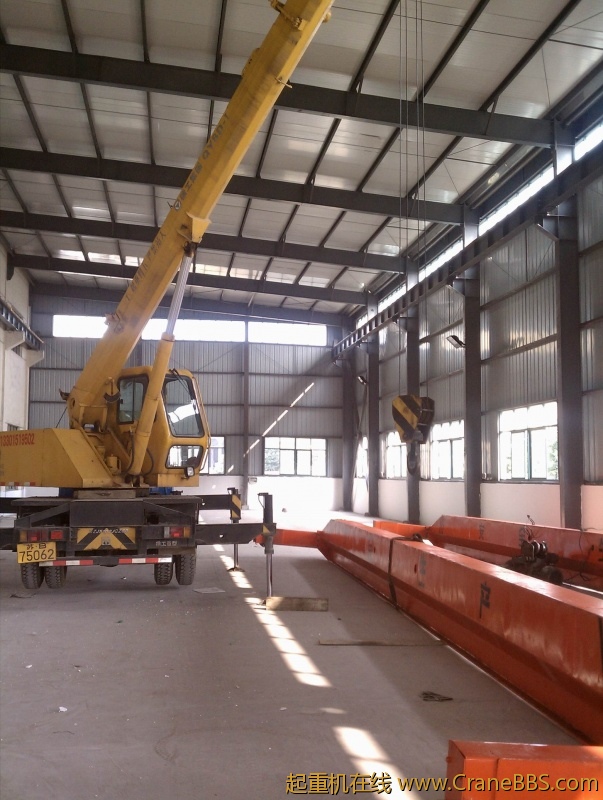 第二个车间，两台，比刚才的车间高一些，13.5米跨度，小8能吊，要换葫芦。