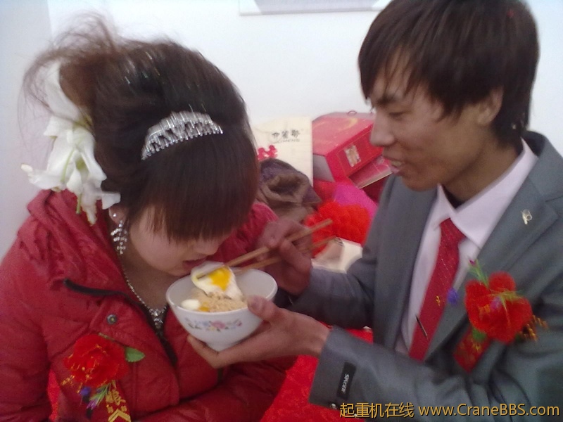 哥们结婚不小心弄上去了。