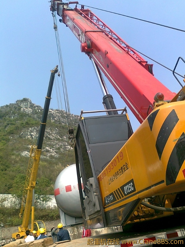 一个车有点吃力，所以叫个车帮点忙，安全弟一！