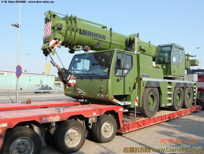 Liebherr-LTM-gruen-140508-02.jpg
