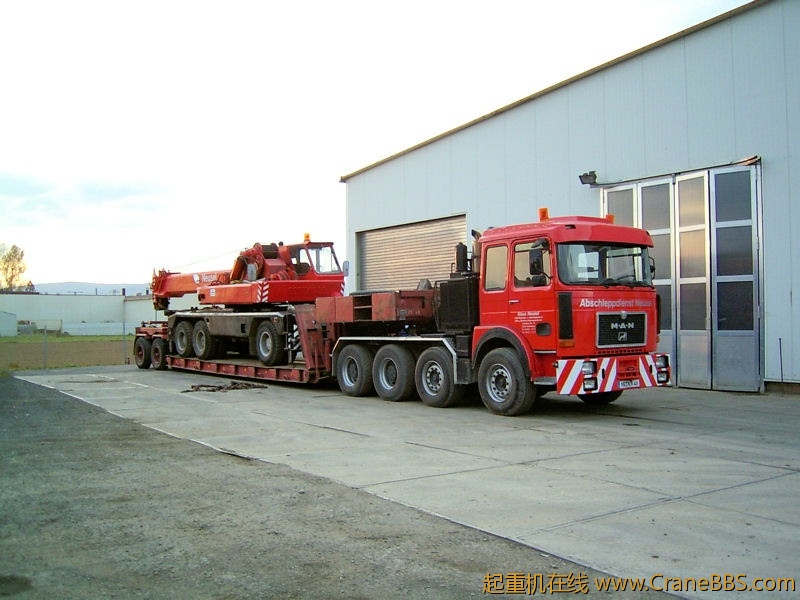 crane transport Gottwald AMK 51-32.JPG