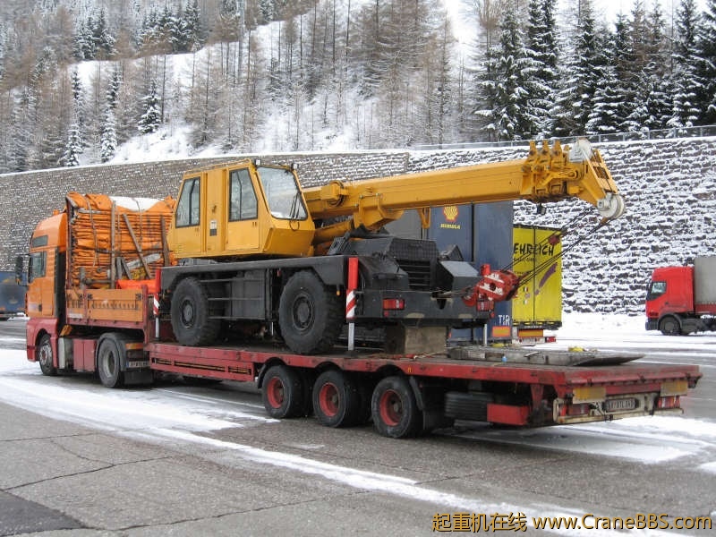 crane transport Gottwald AMK 31-21.jpg