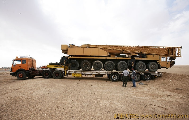 800px-Crane_truck_on_semi-trailero.jpg
